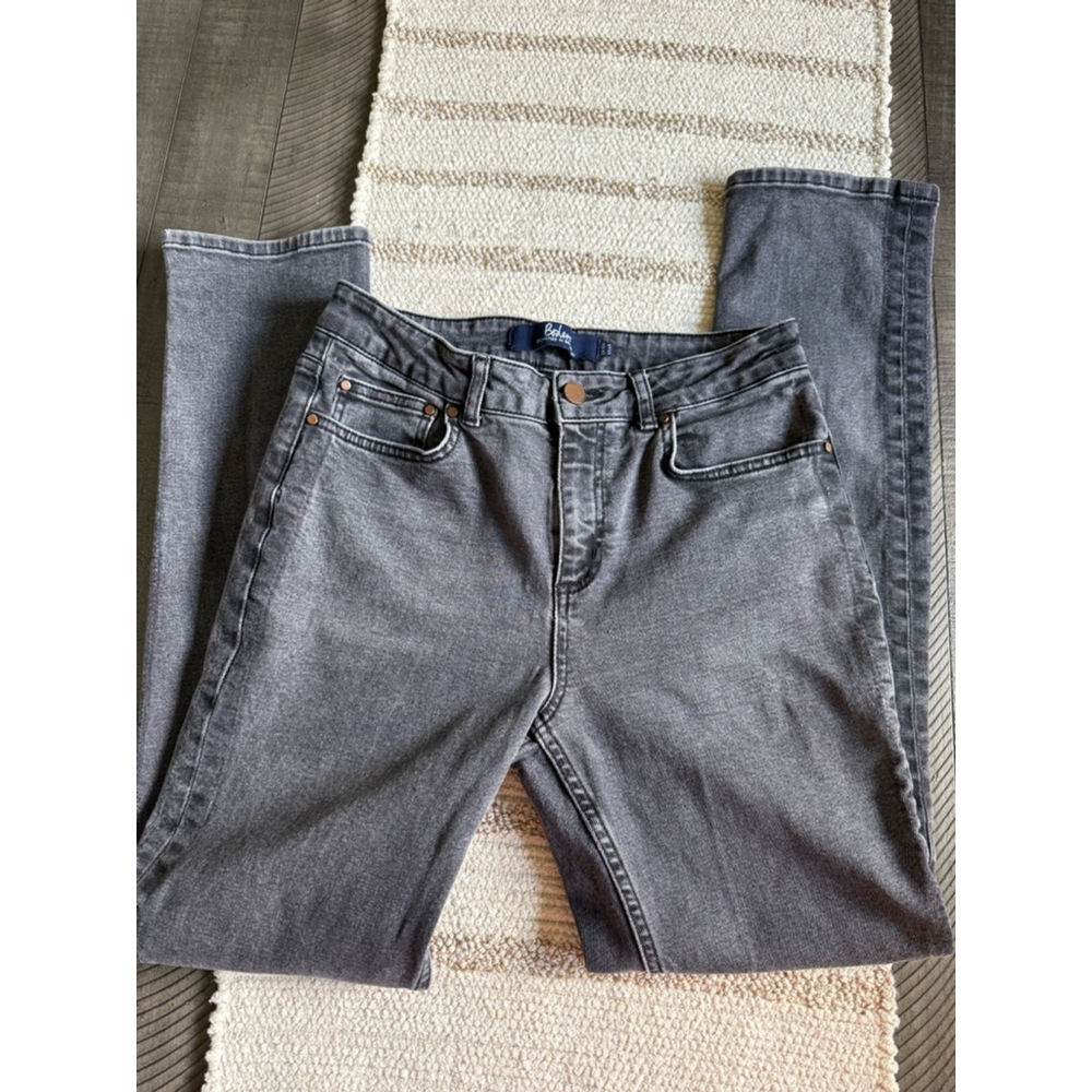 SOLD
BODEN High-rise Straight Jeans Size 6 -27 inseam Gray Black